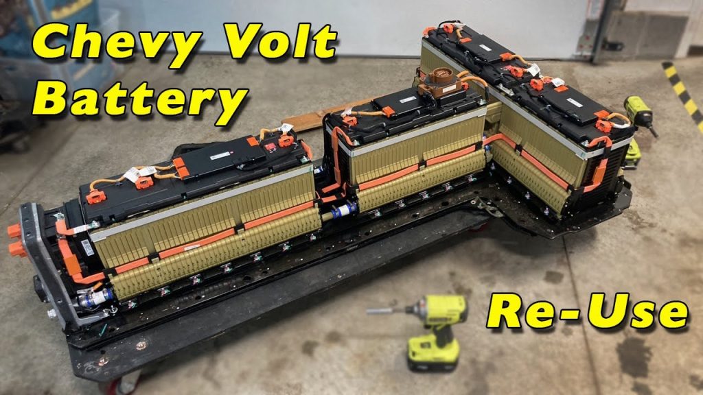 "how long does a chevy volt battery last "