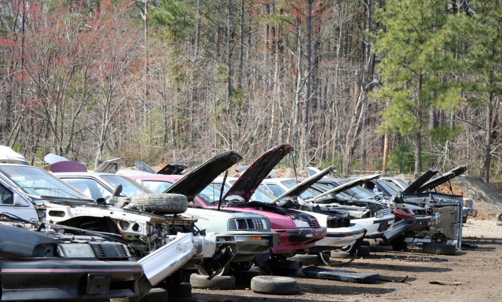 How to Source Replacement Salvage Car Parts for Cheap